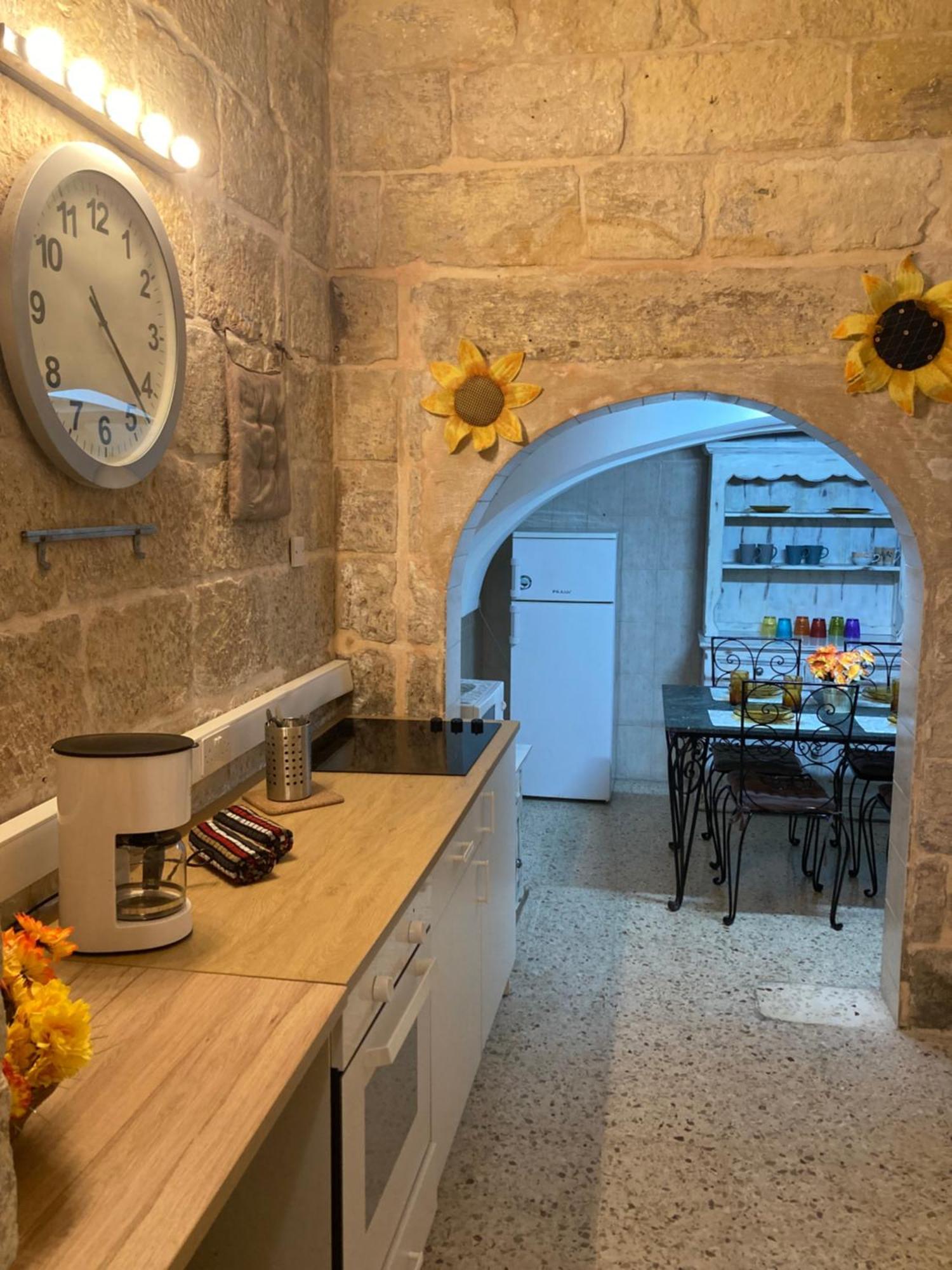 דירות Charming Central Townhouse In Sliema Steps From Promenade And Sliema Ferry מראה חיצוני תמונה